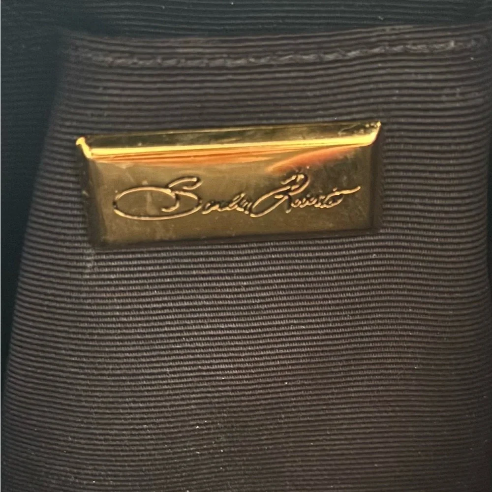 SONDRO ROBERTS BLACK TEXTURED SHOULDER BAG WITH THICK GOLD TONED CHAIN